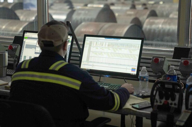 Crane engineer using AI for overhead crane management