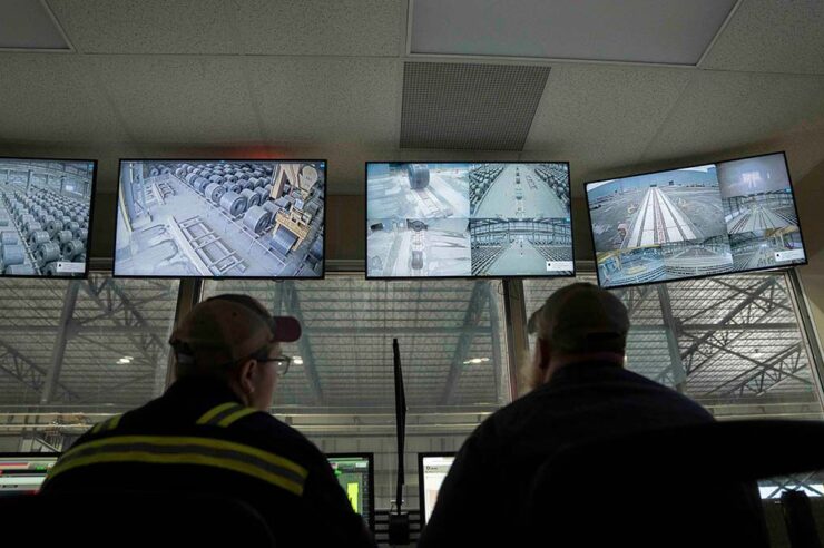 Two crane operators using monitor system