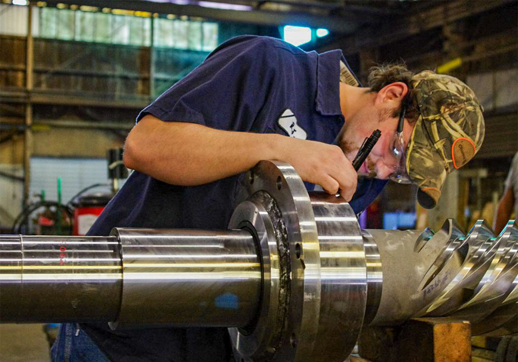 Morgan Engineering male employee working to repair a worm shaft assembly.